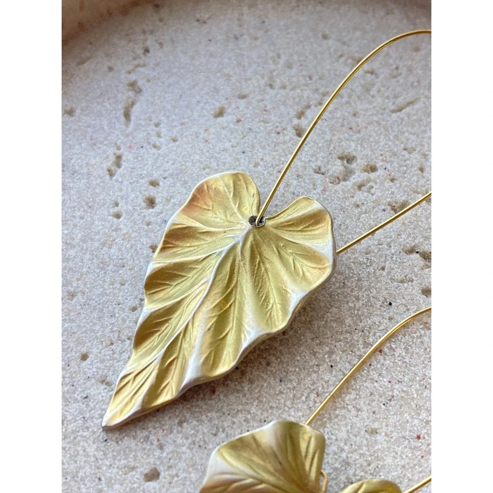 Gold Tone Leaf Dangle Earrings Tarnished Kidney Wire Botanical‎ Nature Statement